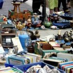 Joindre l'utile à l'agréable : vider son grenier, participer dans la bonne humeur entre volontaires de l'association à des brocantes et reverser le profit des ventes à Ayud'Art.